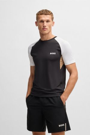 Polo deportivo con bloques de color en tejido que absorbe la humedad